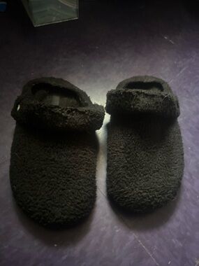 CROCS Black Fuzzy Mule Clogs